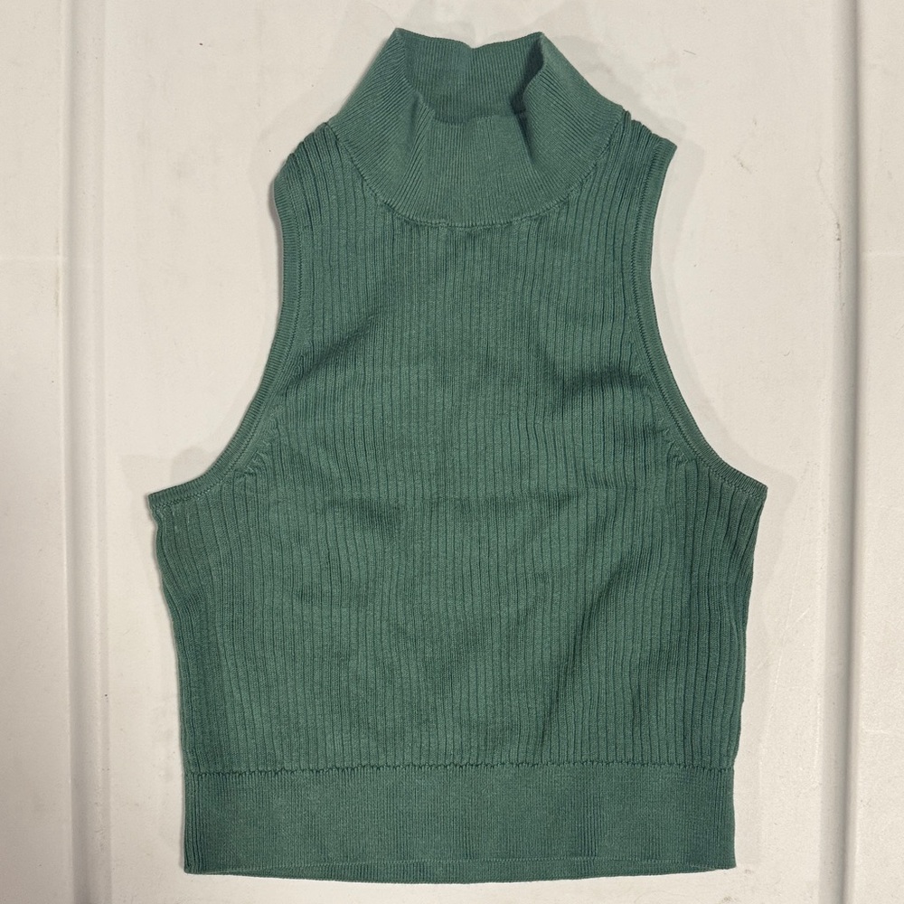 Green Sleeveless Ribbed Turtleneck Crop Top